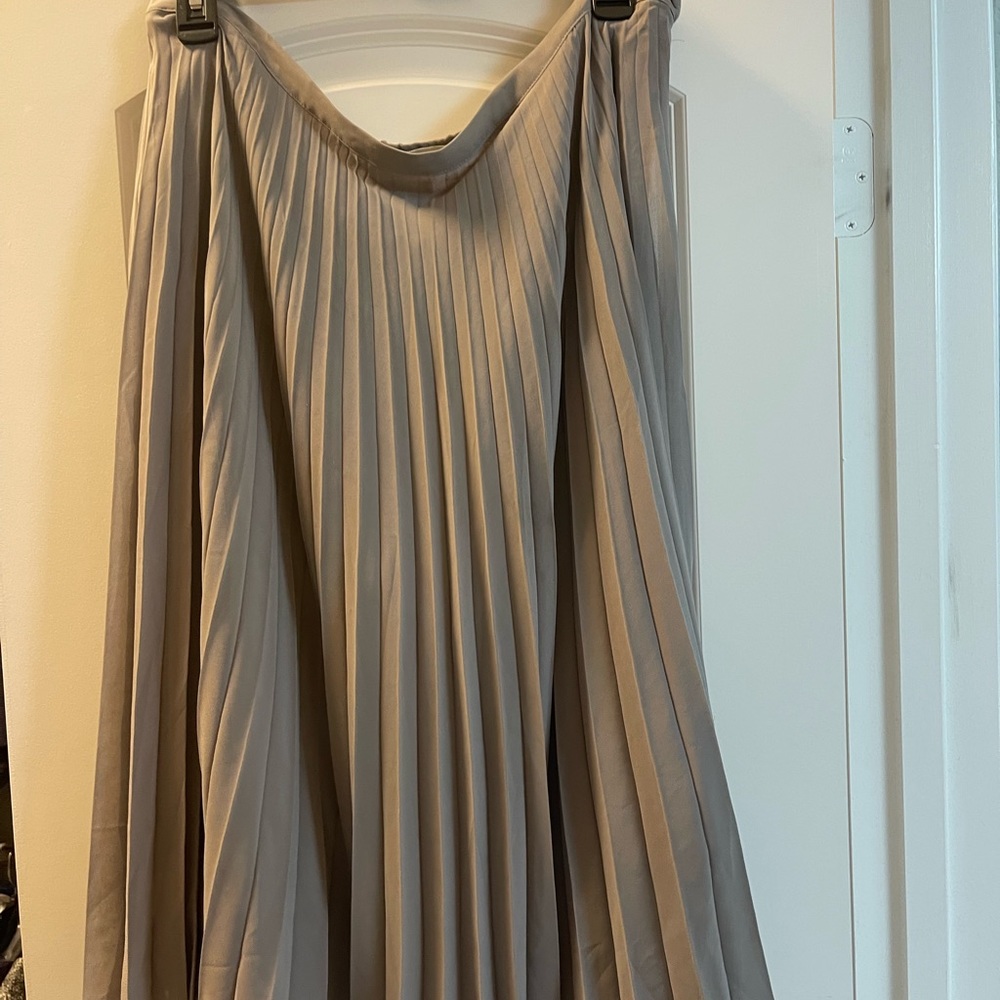 Garnet hill pleated skirt